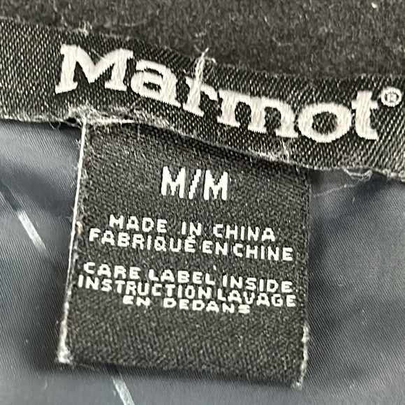 Marmot pink and black zip front fleece jacket.  Size Medium. Good condition - Picture 3 of 14